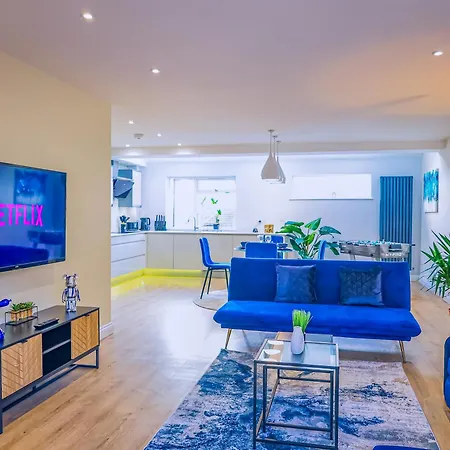 Holiday home Deja Blue Luxury 3br By Altoluxoexperience Short Lets & Serviced With Free Wifi & Parking
