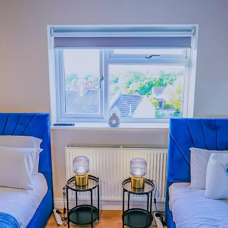 Holiday home Deja Blue Luxury By Altoluxoexperience Short Lets & Serviced With Free Wifi & Parking