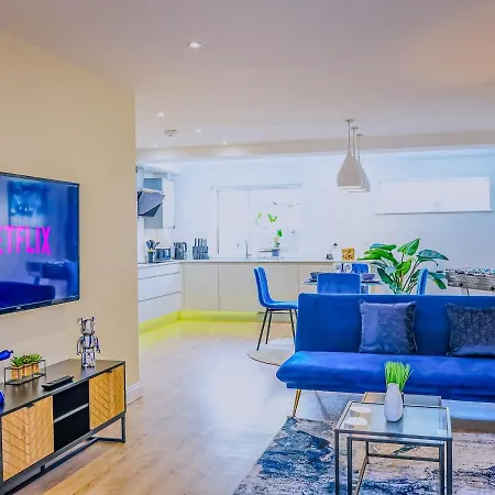 Deja Blue Luxury By Altoluxoexperience Short Lets & Serviced With Free Wifi & Parking Holiday home *