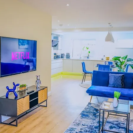 Holiday home Deja Blue Luxury By Altoluxoexperience Short Lets & Serviced With Free Wifi & Parking Bristol