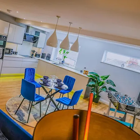 Deja Blue Luxury By Altoluxoexperience Short Lets & Serviced With Free Wifi & Parking Holiday home Bristol