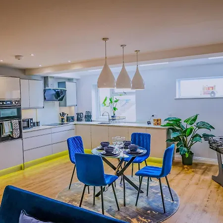 Holiday home Deja Blue Luxury By Altoluxoexperience Short Lets & Serviced With Free Wifi & Parking