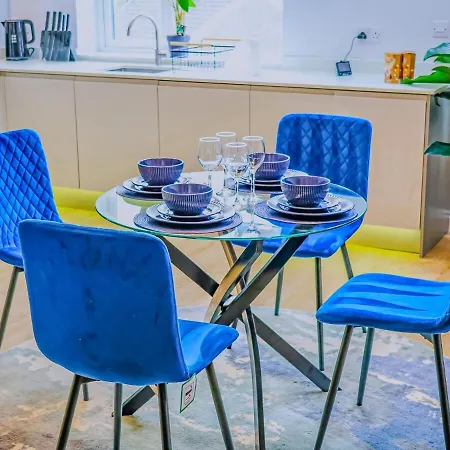 Holiday home Deja Blue Luxury By Altoluxoexperience Short Lets & Serviced With Free Wifi & Parking