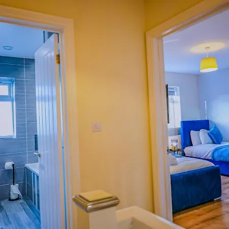 Holiday home Deja Blue Luxury By Altoluxoexperience Short Lets & Serviced With Free Wifi & Parking Bristol