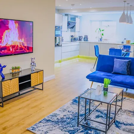 Deja Blue Luxury By Altoluxoexperience Short Lets & Serviced With Free Wifi & Parking Holiday home Bristol