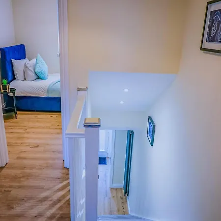 Holiday home Deja Blue Luxury By Altoluxoexperience Short Lets & Serviced With Free Wifi & Parking Bristol