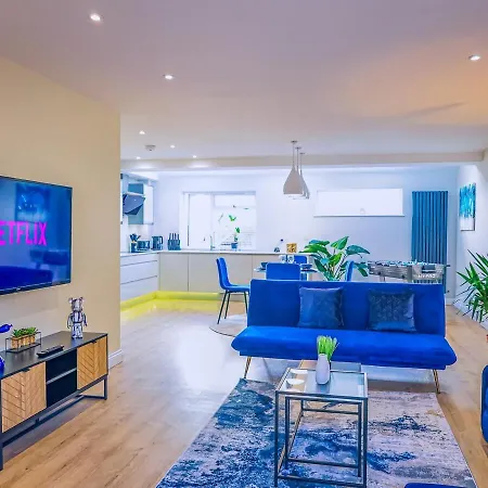Deja Blue Luxury By Altoluxoexperience Short Lets & Serviced With Free Wifi & Parking Holiday home Bristol