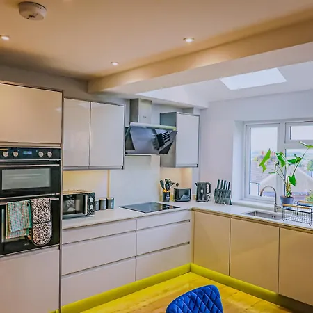 Ferienhaus Deja Blue Luxury 3br By Altoluxoexperience Short Lets & Serviced With Free Wifi & Parking